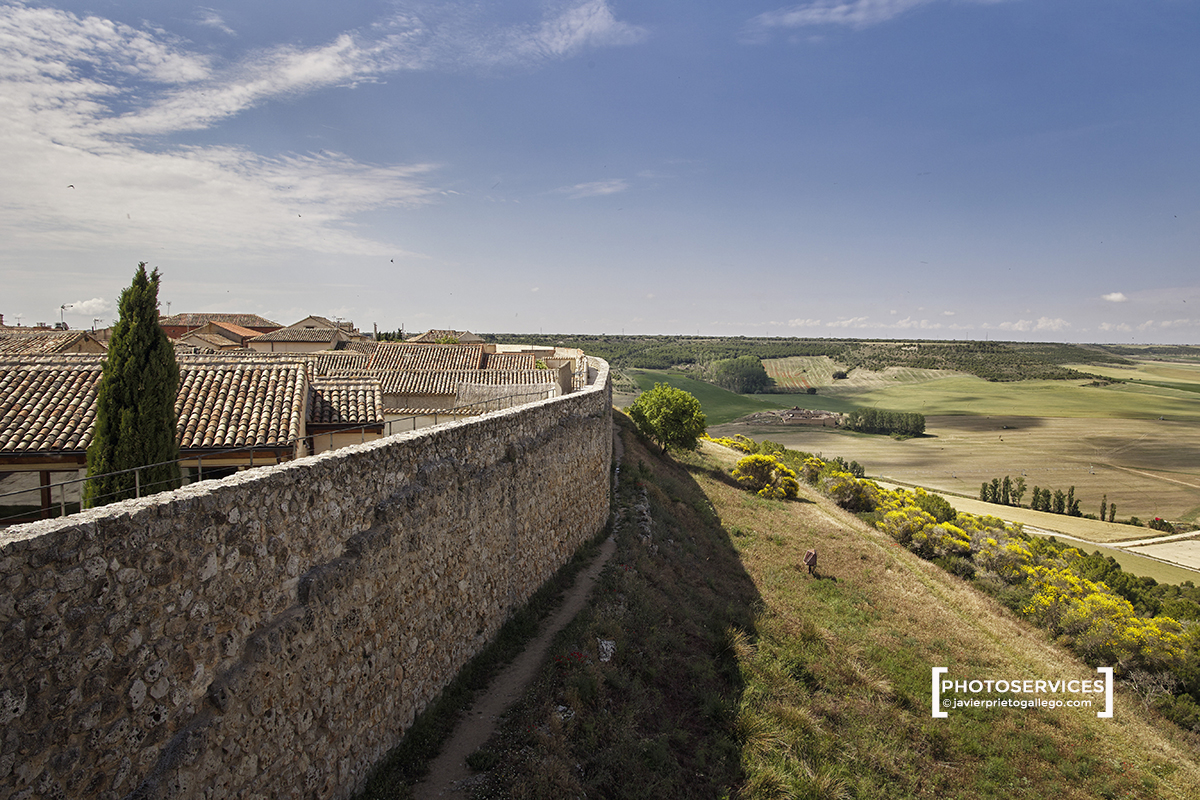Vista desde el Cubo Nuevo. Murallas. Villa del Libro. Urueña. Valladolid. Castilla y León. España © Javier Prieto Gallego.