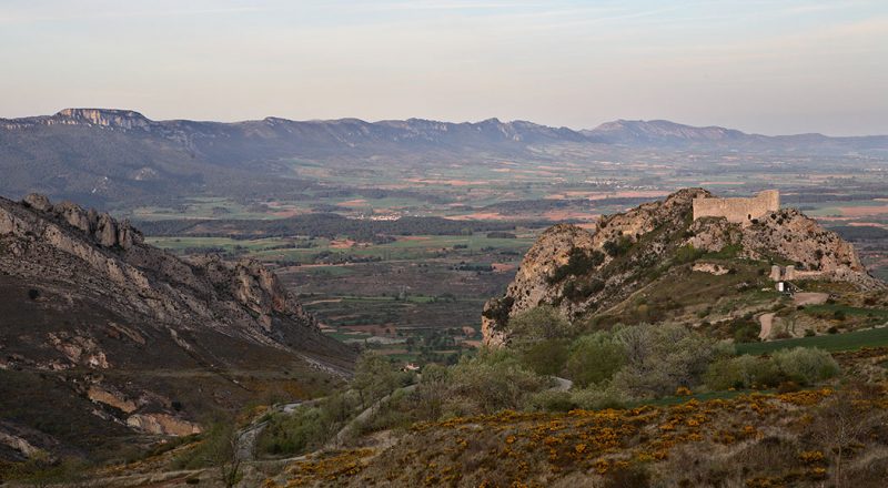El castillo de Poza de la Sal preside la entrada a la comarca de La Bureba. Siglos X-XV. Poza de la Sal. Burgos. Castilla y León. España © Javier Prieto Gallego