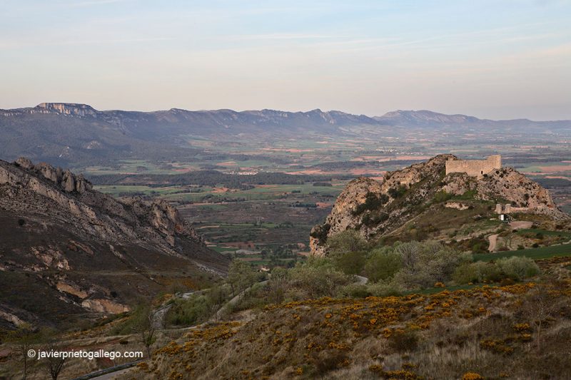 El castillo de Poza de la Sal preside la entrada a la comarca de La Bureba. Siglos X-XV. Poza de la Sal. Burgos. Castilla y León. España © Javier Prieto Gallego