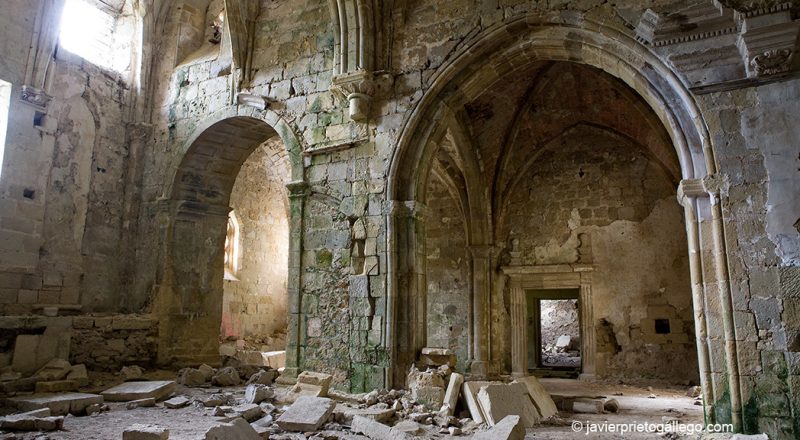 Cabecera de la nave principal de la iglesia. Monasterio cisterciense de Santa María de Rioseco. Siglo XIII. Localidad de Rioseco. Valle de Manzanedo. Las Merindades. Cañones del Ebro. Burgos.Castilla y León. España. © Javier Prieto Gallego