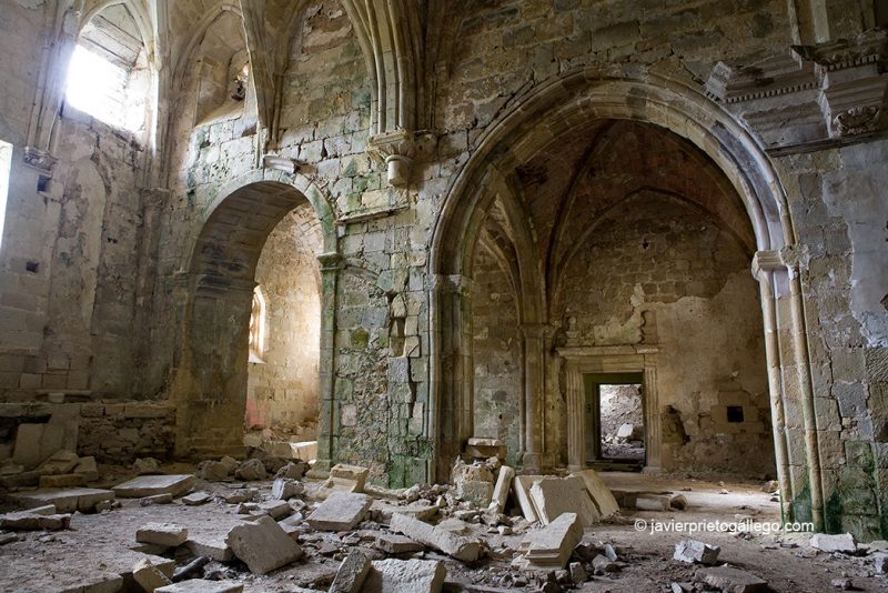 Cabecera de la nave principal de la iglesia. Monasterio cisterciense de Santa María de Rioseco. Siglo XIII. Localidad de Rioseco. Valle de Manzanedo. Las Merindades. Cañones del Ebro. Burgos.Castilla y León. España. © Javier Prieto Gallego