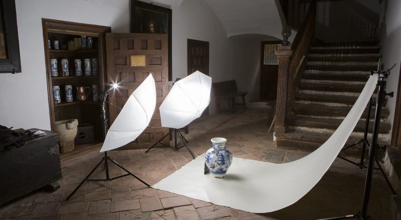 Botes de farmacia. Cerámica de Talavera. Siglo XVI. Colegiata de Villagarcía de Campos. Valladolid. Castilla y León. España © Javier Prieto Gallego;