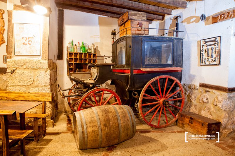 Muestra de objetos etnográficos recogidos en la peña Manguis de Astudillo. Localidad de Astudillo. Palencia. Castilla y León. España © Javier Prieto Gallego