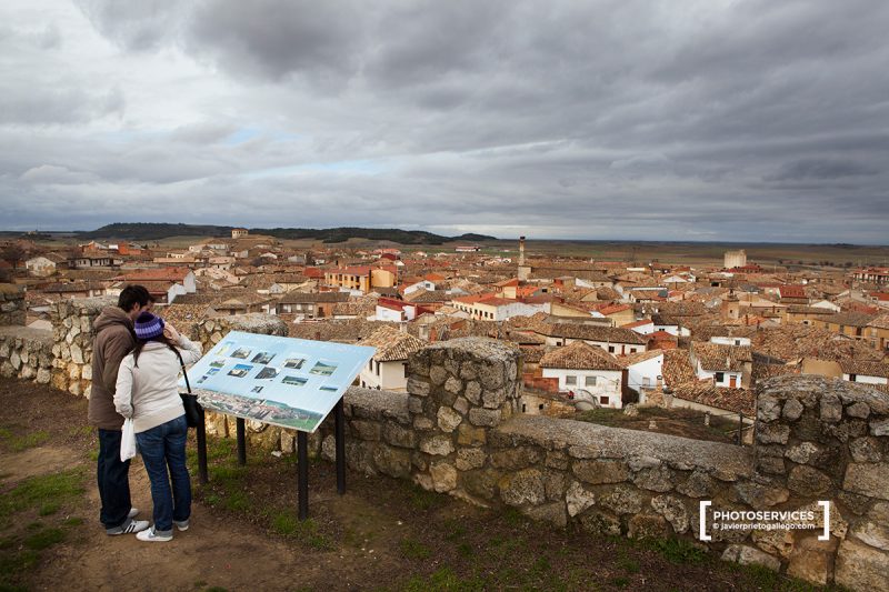 La localidad de Astudillo desde lo alto del castillo de la Mota. Palencia. Castilla y León. España © Javier Prieto Gallego;