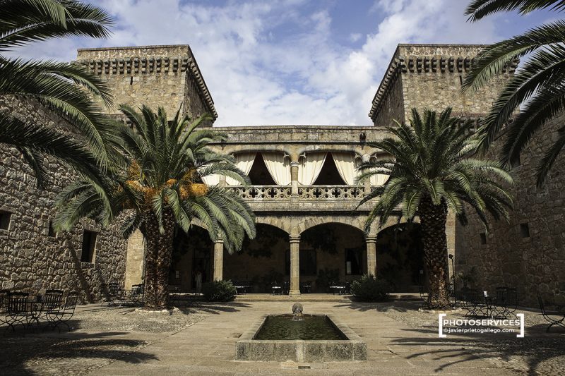 Patio del castillo de Oropesa. Parador de Turismo. Localidad de Jarandilla de la Vera. Comarca de la Vera. Cáceres. Extremadura. España. © Javier Prieto Gallego