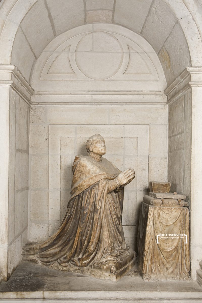 Sepulcro del Obispo Alonso Velázquez. Tudela de Duero. Valladolid. © Javier Prieto Gallego;