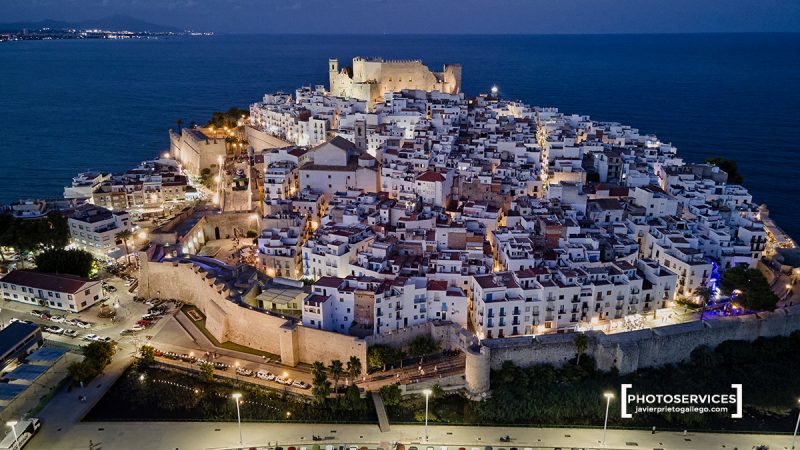 Peñíscola desde un dron al anochecer. Castellón. Comunidad de Valencia. España. © Javier Prieto Gallego.
